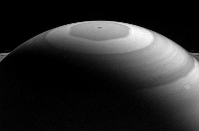 土星の北極領域 土星の北極領域