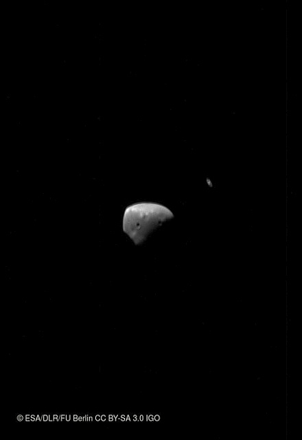 ダイモスと土星 ダイモスと土星