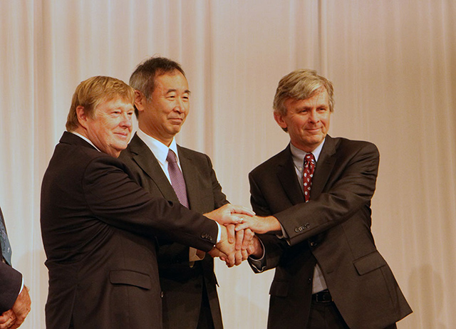 研究協定調印式の様子 研究協定調印式の様子