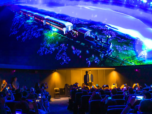 LEDドームで「銀河鉄道の夜」 LEDドームで「銀河鉄道の夜」