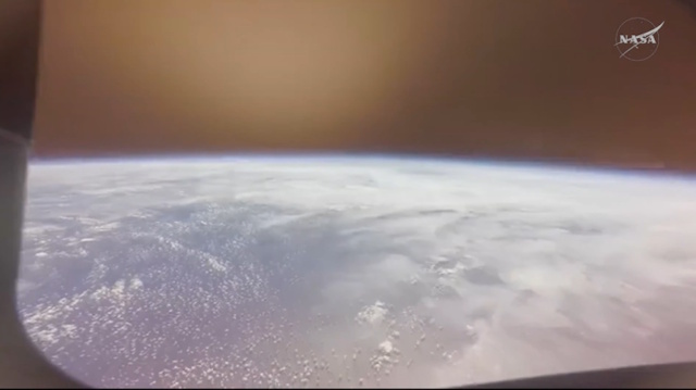 大気圏到達時に高度約120kmから撮影した地球