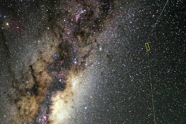 連星系「2MASS J18082002-5104378」の位置