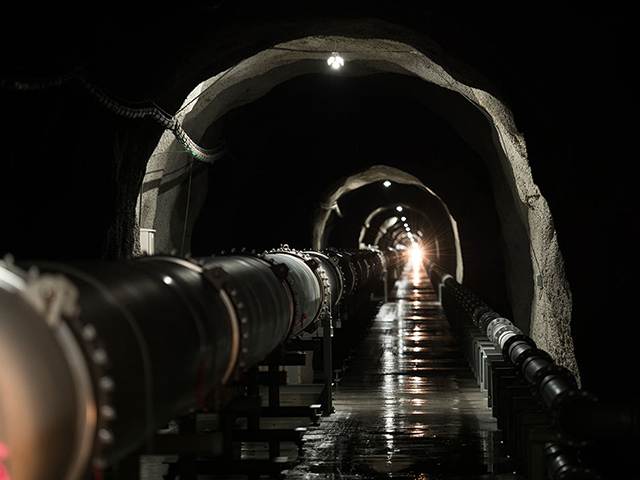 KAGRAの真空ダクトが設置された3kmのトンネル
