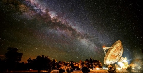 地球外文明を探索するオーストラリア連邦科学産業研究機構のパークス電波望遠鏡