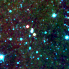 超巨大ブラックホール候補天体（中心の青丸）