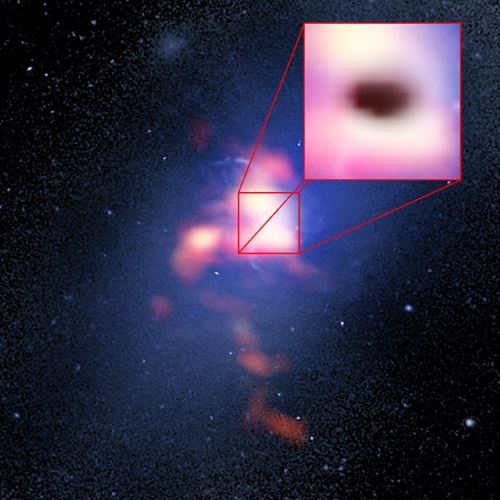 銀河団エイベル2597の中心にある巨大楕円銀河