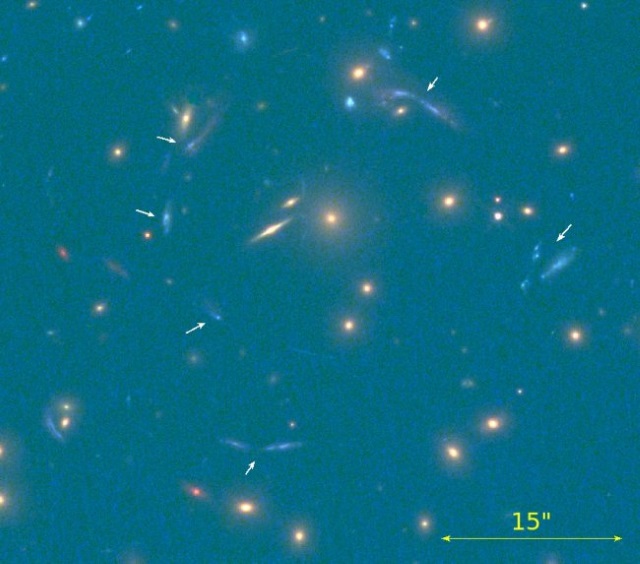 発見された銀河の重力レンズ像