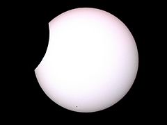 （徳島天文研究会撮影の部分日食の写真）