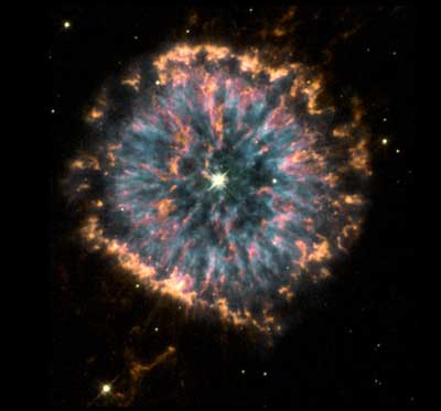 ハッブル宇宙望遠鏡がとらえた惑星状星雲NGC 6751