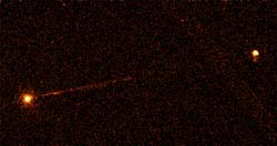 電波銀河「がか座A」の中心近辺から延びる長大なX線ジェット