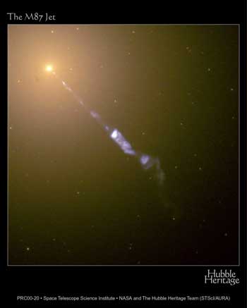 NASAのハッブル宇宙望遠鏡がとらえた、「M87(NGC4486)銀河」の中心から光速に近い速度で吹き出すジェット
