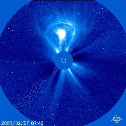 （SOHO LASCO-C3コロナグラフによるコロナ質量放出の画像）