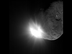 ディープインパクト時のテンペル彗星（9P/Tempel）の画像