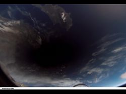 国際宇宙ステーションから撮影された皆既日食時の地球