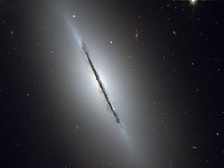 （NGC 5866銀河の画像）