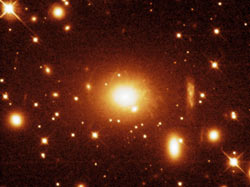（ハッブル宇宙望遠鏡（HST）による銀河団PKS 0745-191の画像）