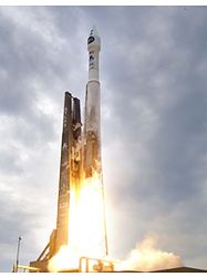 （月探査機ルナー・リコナサンス・オービター（LRO）とエルクロス（LCROSS）を搭載したアトラスVロケットの打ち上げのようす）