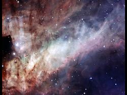 （チリのLa Silla天文台の3.58mNTT望遠鏡に搭載されている撮像装置EMMIがとらえたオメガ星雲（M17）の画像）