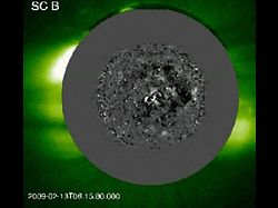 太陽観測衛星STEREOの衛星Bがとらえた太陽津波の画像
