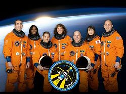 （スペースシャトル「ディスカバリー号」（STS-131ミッション）乗組員の画像）