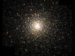 ハッブル宇宙望遠鏡がとらえた球状星団M80の画像