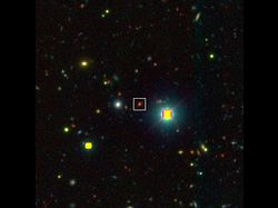 （すばる望遠鏡の主焦点カメラ「Suprime-Cam」とカナダ・フランス・ハワイ望遠鏡の「WIRCAM」がとらえた遠方銀河の画像を重ね合わせたもの）