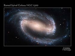 ハッブル宇宙望遠鏡によるNGC 1300の画像（棒渦巻銀河の一例）