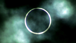 （2010年1月15日モルディブでの金環日食の画像）
