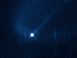 （ハッブル宇宙望遠鏡によって2010年12月27日に撮影されたシャイラの画像）