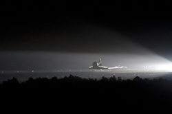 （STS-134エンデバー号の最後の着陸の画像）