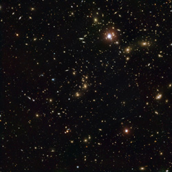 可視光でとらえた「パンドラ銀河団」の画像