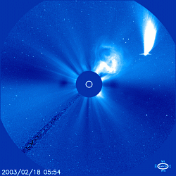 2003年2月にLASCO C3の視野内に現れたニート彗星（C/2002 V1）の画像