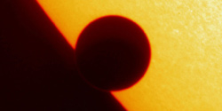 金星のふちが光って見える「オレオール現象」