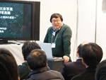 日本望遠鏡工業会のセミナーで「横浜で撮る天体写真」を語るカメラマンの山田久美夫さん