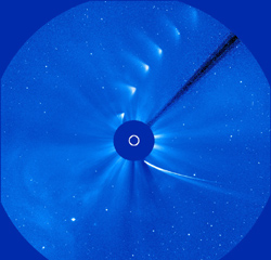 SOHOがとらえたアイソン彗星の近日点通過