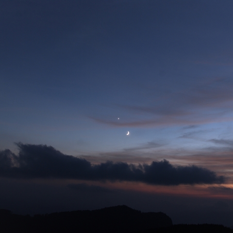 (宵の金星と月)