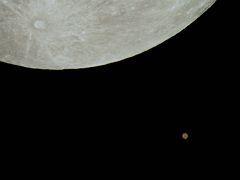 （久田氏撮影の月と火星の写真）