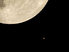 （北岡修氏撮影の月と火星の写真）