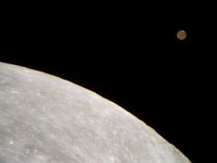 （野田司氏撮影の月と火星の写真 2）