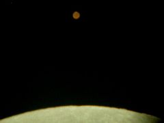（植田和利氏撮影の月と火星の写真 1）