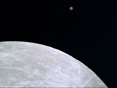 （宇都正明氏撮影の月と火星の写真）