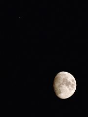 （野田司氏撮影の月と火星の写真）