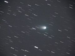 （栗田直幸氏撮影のリニア彗星の写真）