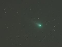 （柏木周二氏撮影のリニア彗星の写真）