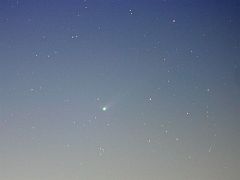 （大貫弘毅氏撮影のリニア彗星の写真）