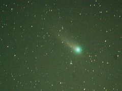（岡田光典氏撮影のリニア彗星の写真）