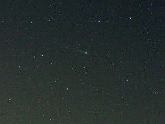 （岡田篤氏撮影のリニア彗星の写真）