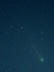 （渡辺弘幸氏撮影のリニア彗星の写真）