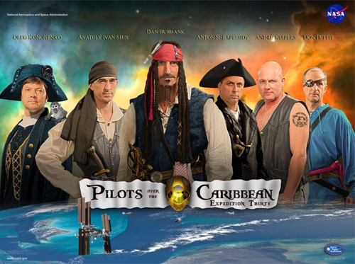 「パイレーツ・オブ・カリビアン」に扮した第30次長期滞在クルー 「パイレーツ・オブ・カリビアン」に扮した第30次長期滞在クルー