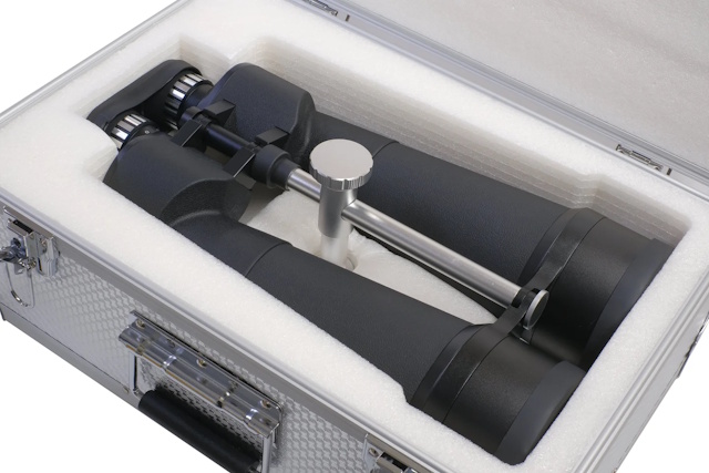 持ち運びに便利な専用アルミケース